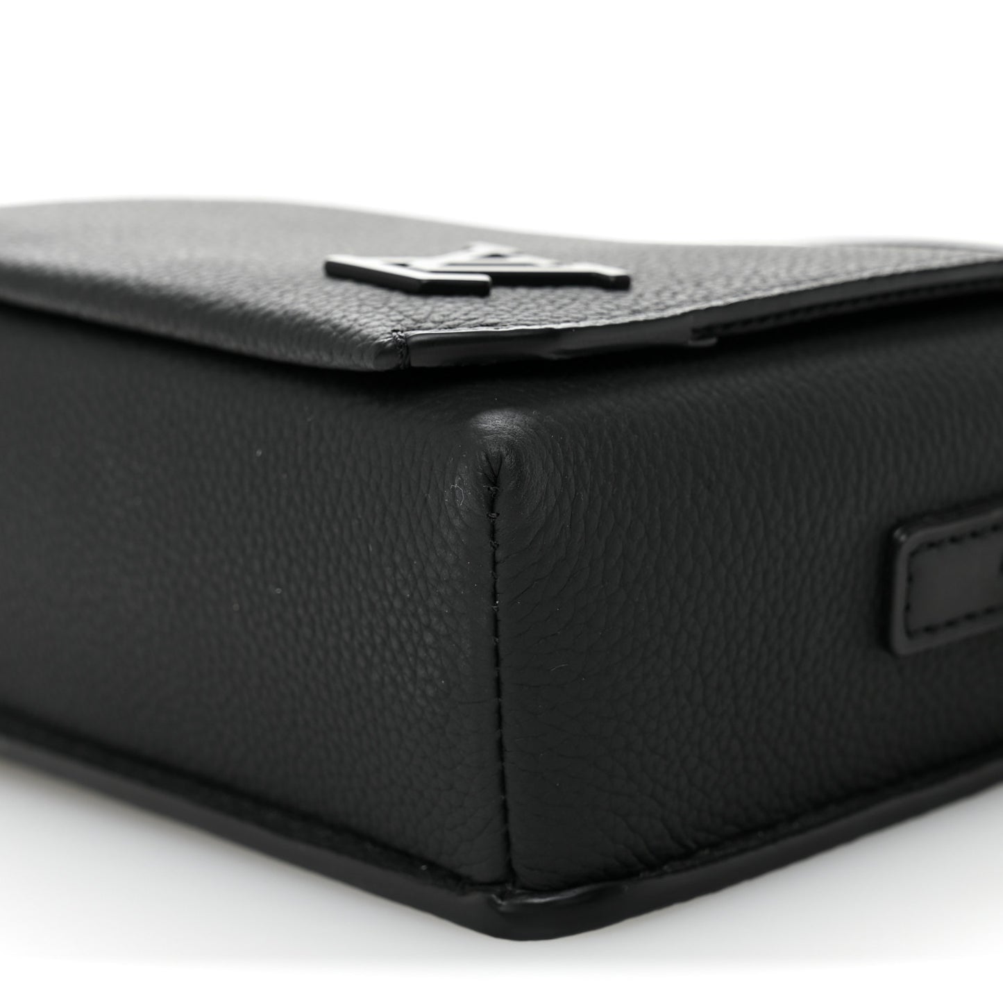 Calfskin Aerogram Fastline Wearable Wallet Black