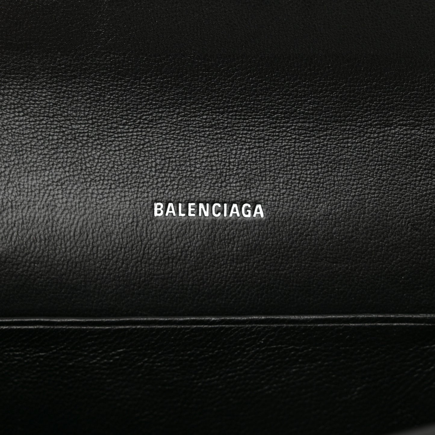 Grained Calfskin Logo Cash Phone Holder Wallet On Chain Black White