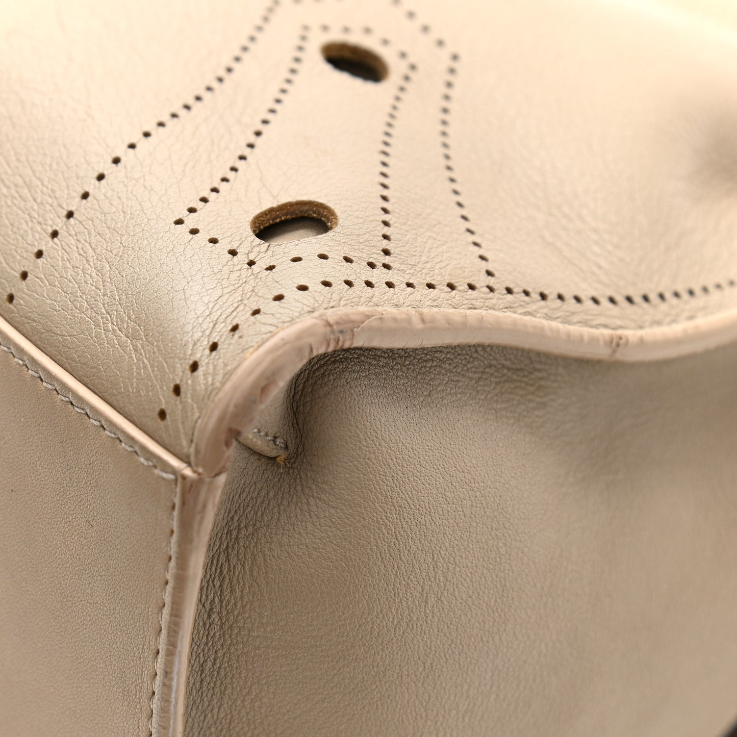 Veau Soyeux Perforated Blackout Hardware City Gris Cendre