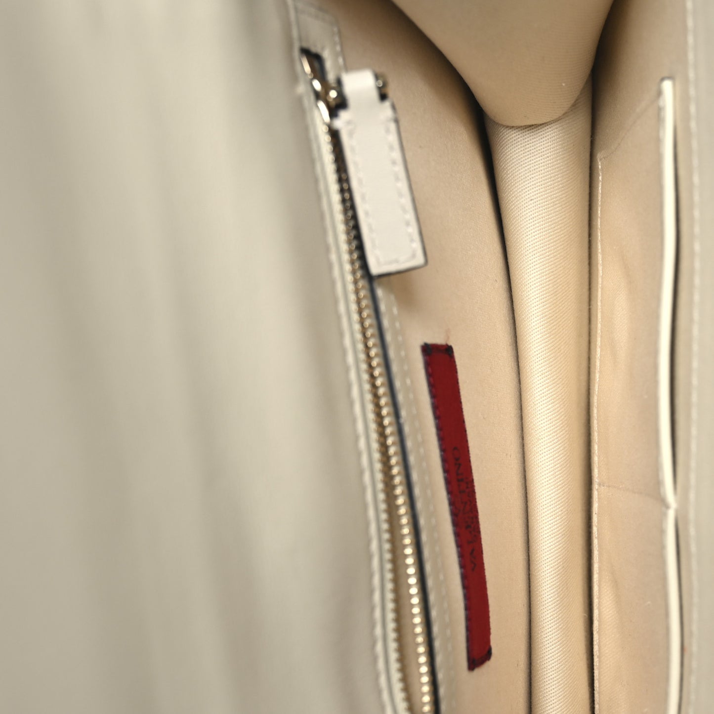 Vitello Medium Glam Lock Rockstud Flap Light Ivory