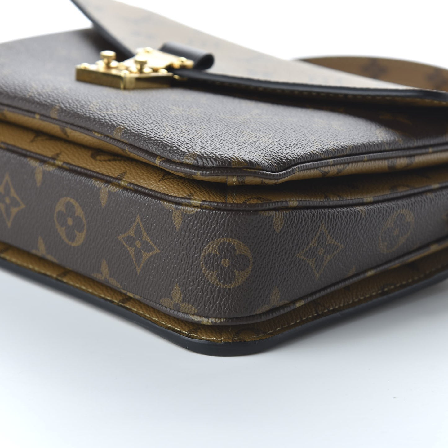 Reverse Monogram Pochette Metis