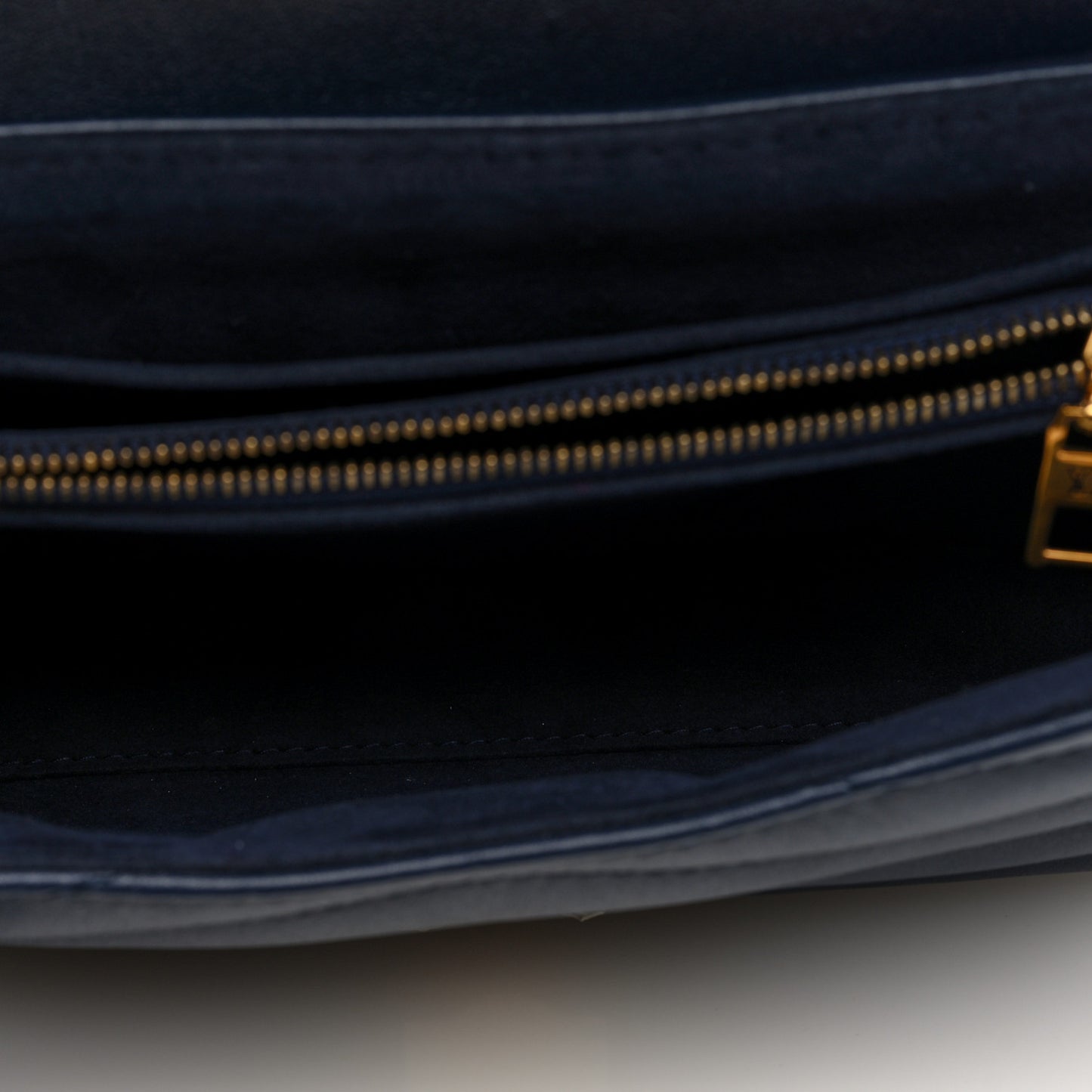 Calfskin New Wave Chain Bag MM NM Bleu Nuit