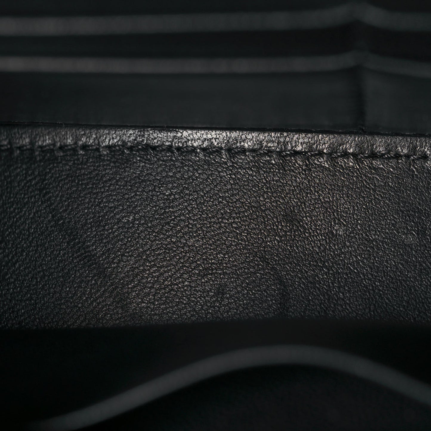 Shiny Calfskin Crocodile Embossed Hourglass Chain Bag Black
