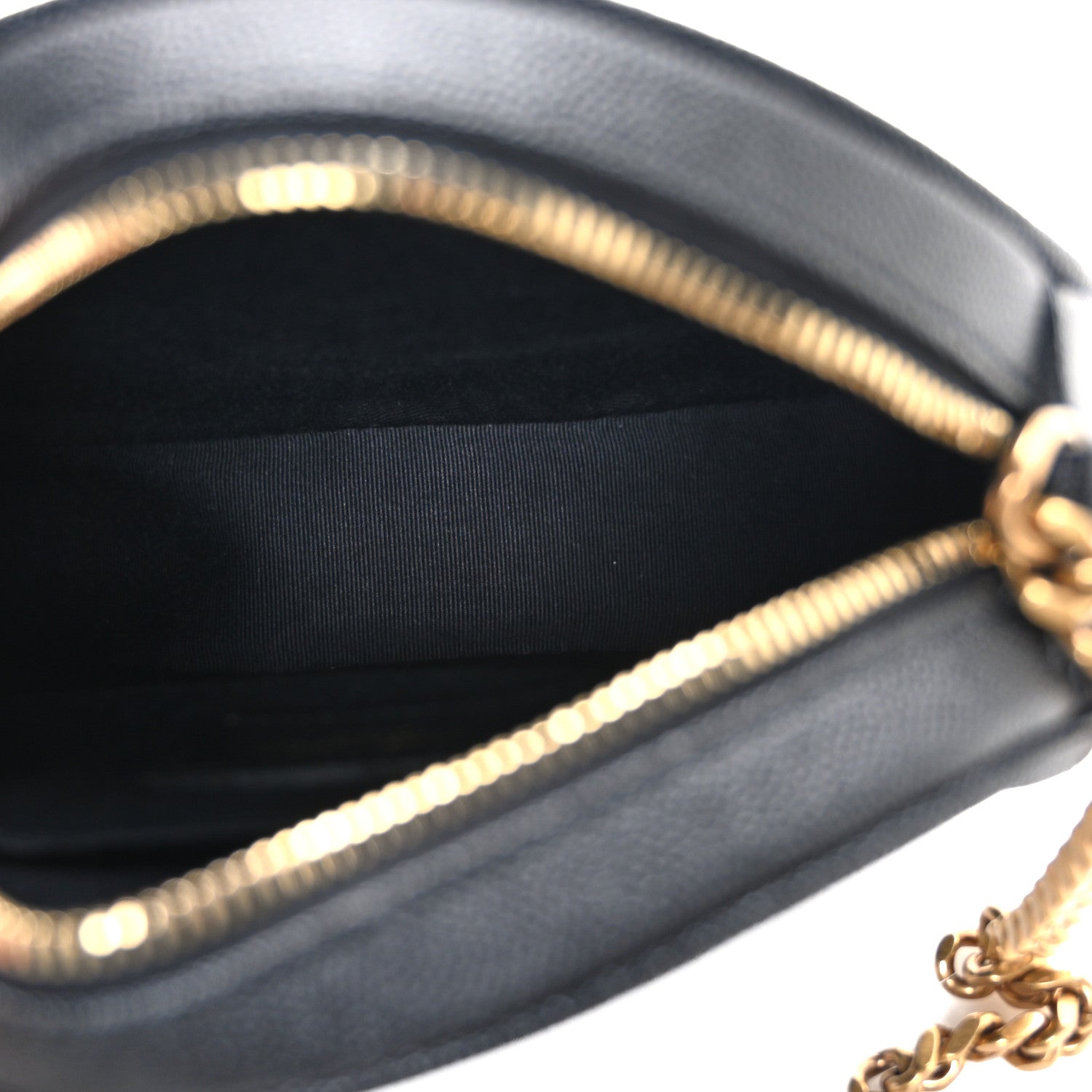 Saint Laurent Grain De Poudre Matelasse Chevron Quilted Round Vinyle Camera Bag Black 5 of 10