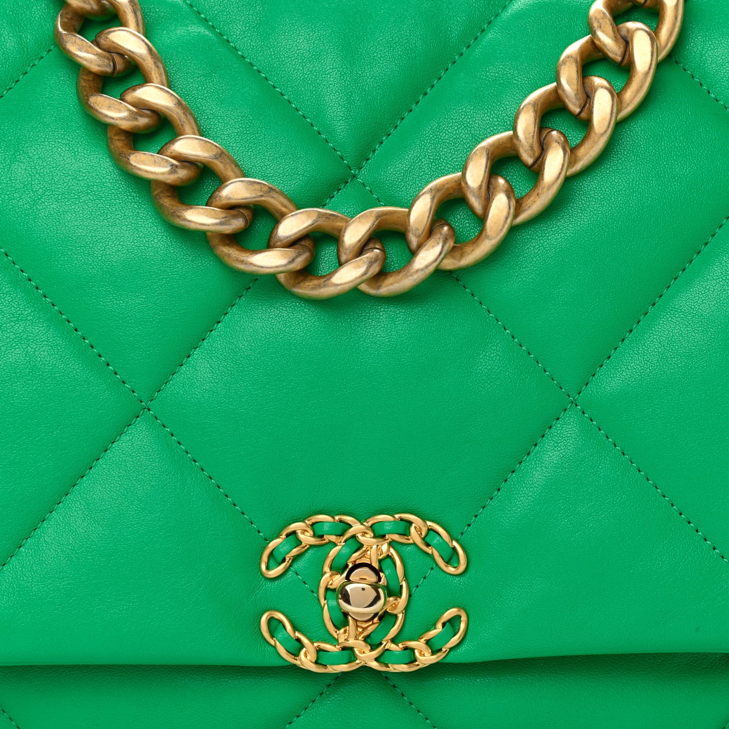 Lambskin Quilted Maxi Chanel 19 Flap Green
