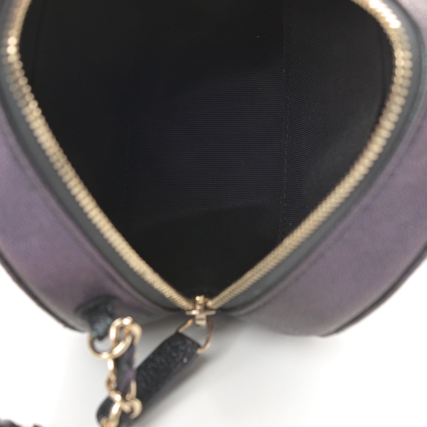 Iridescent Caviar Quilted Round Clutch With Chain Black