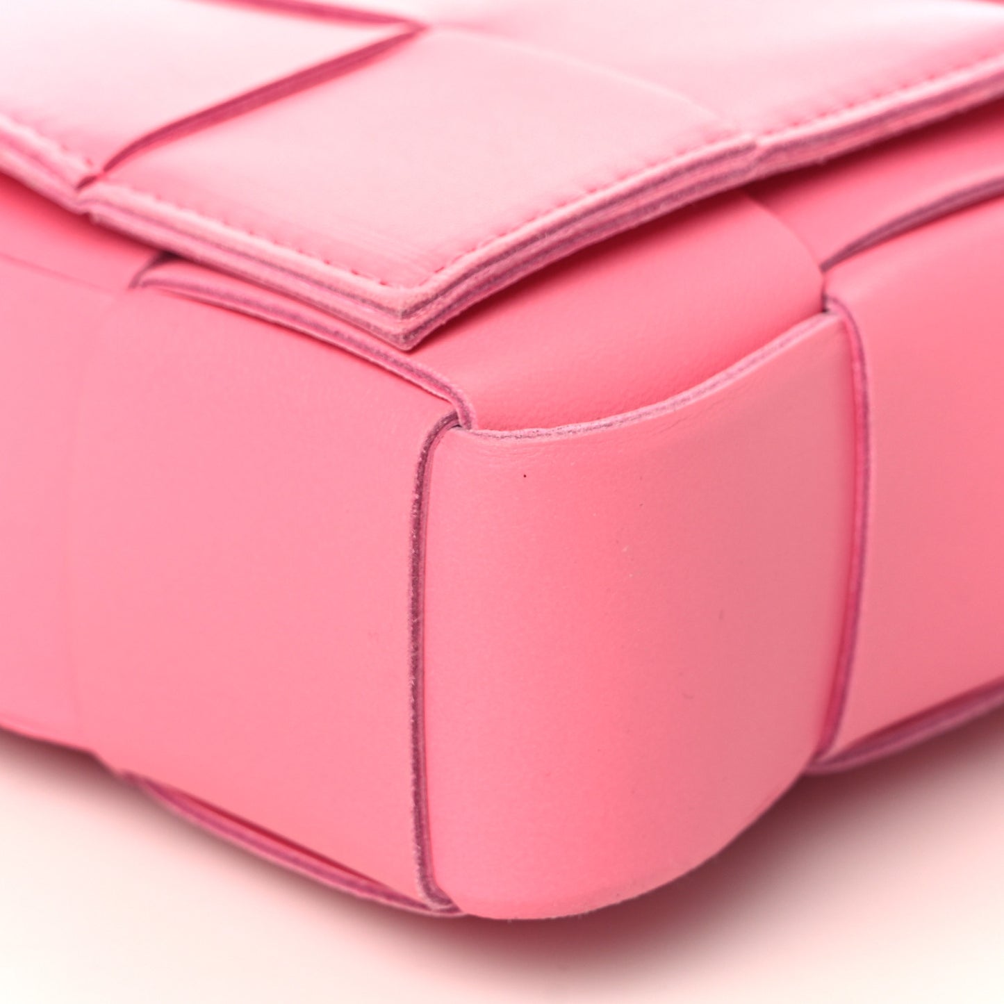 Lambskin Maxi Intrecciato Cassette Crossbody Bag Pink