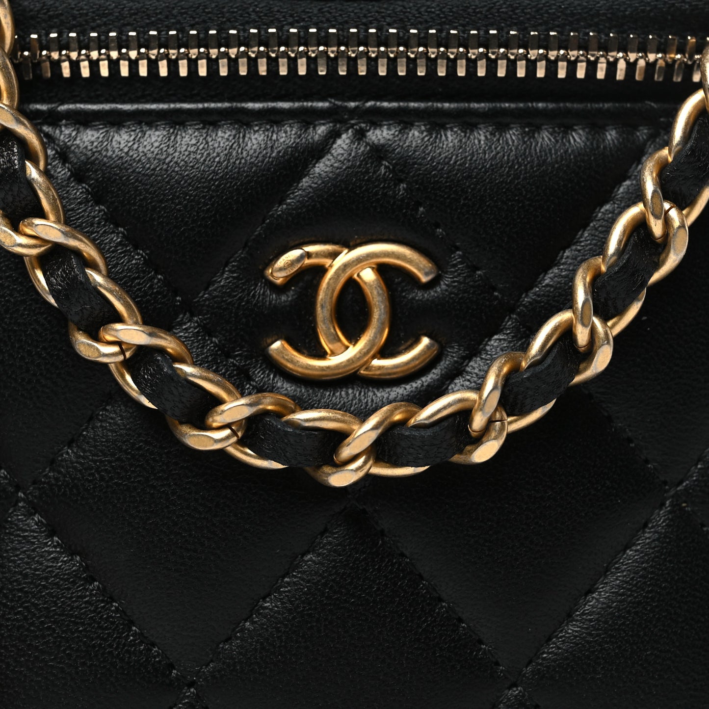 Lambskin Quilted Mini Pearl Crush Vanity Case With Chain Black