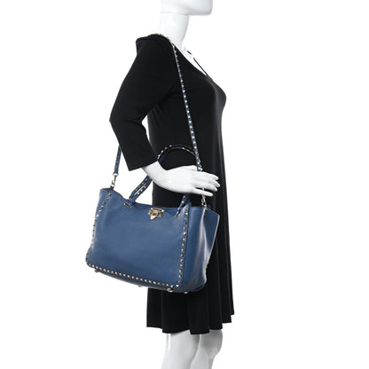 Valentino Garavani Pebbled Calfskin Medium Rockstud Tote Indaco 2 of 11