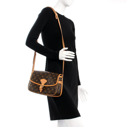 Louis Vuitton Monogram Sologne 2 of 7