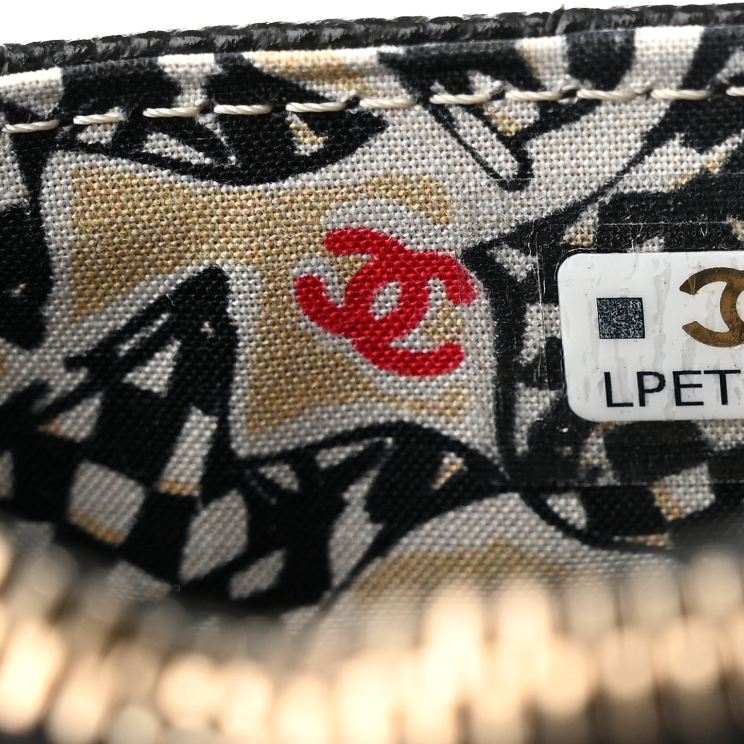 Caviar Quilted CC Zip Card Holder Black