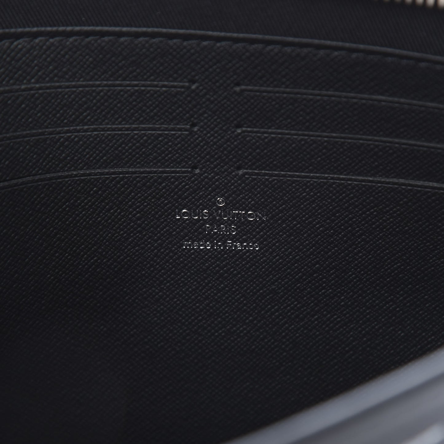 Damier Graphite Renaissance Pochette Voyage MM