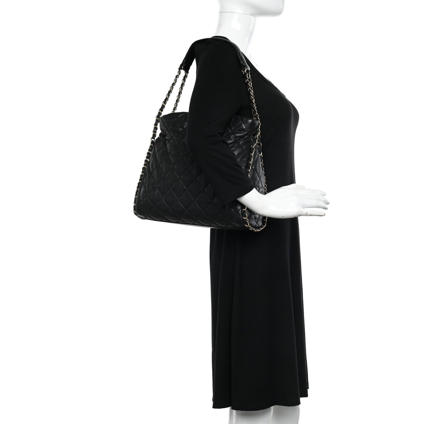 Calfskin Quilted Medium Chain Me Hobo Black