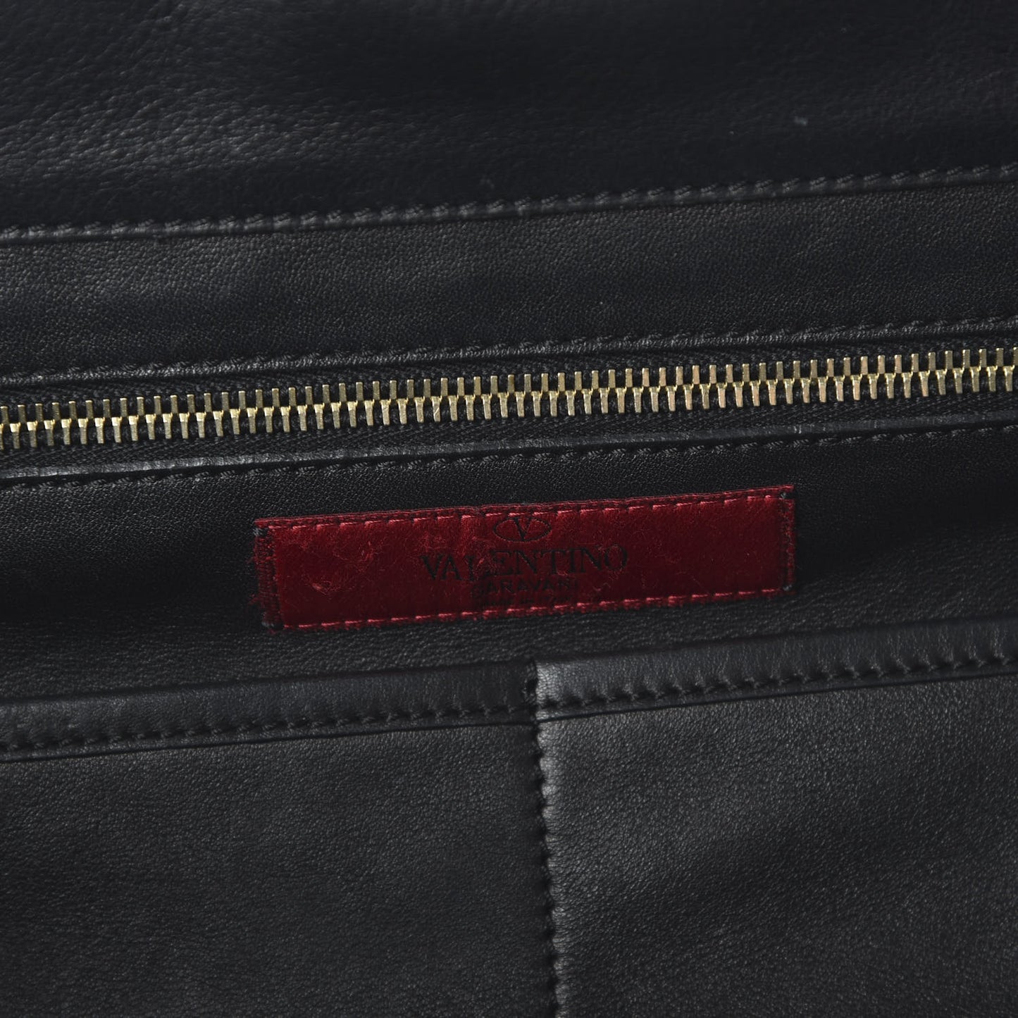 Vitello Medium Rockstud Tote Black