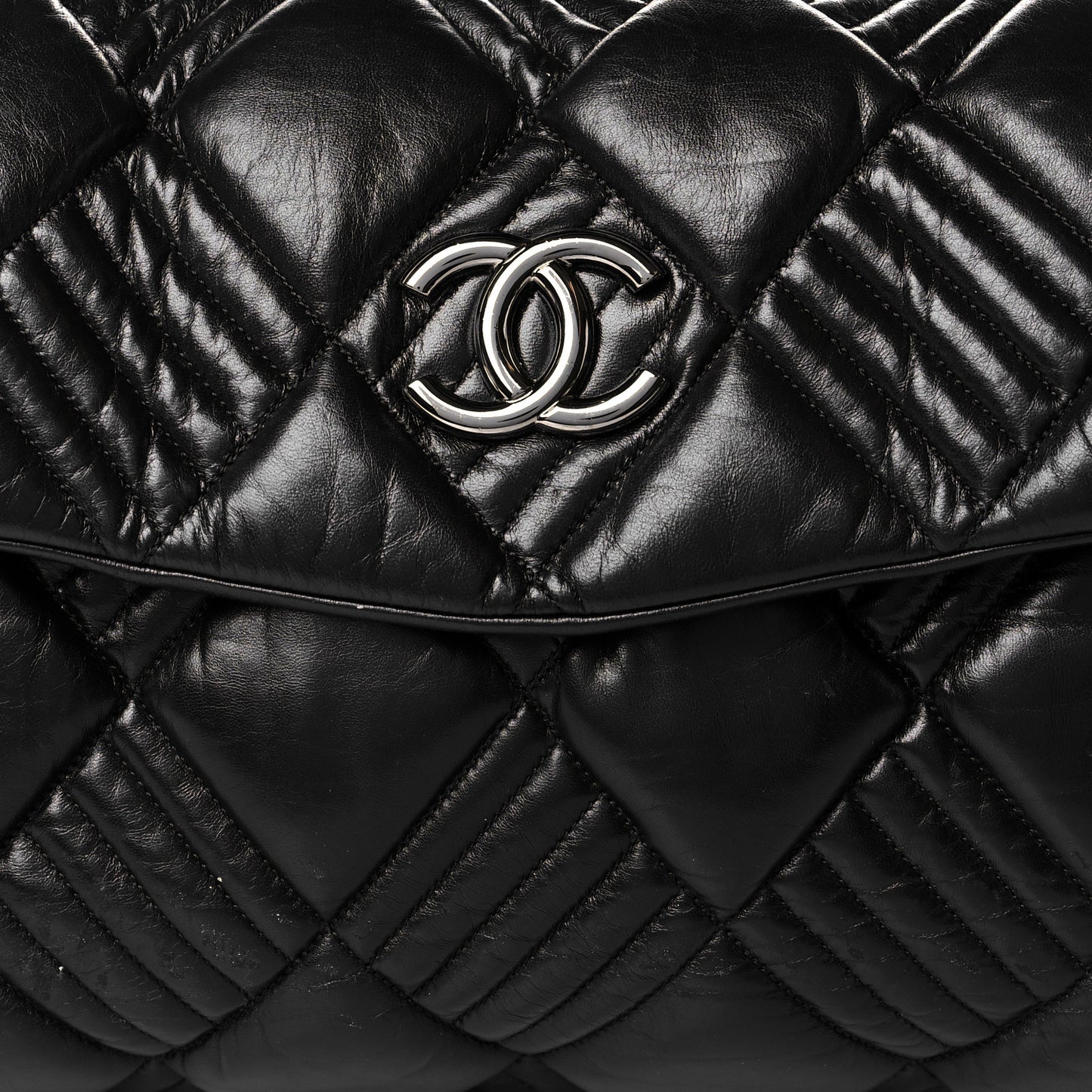 Lambskin In and Out XL Maxi Flap Black