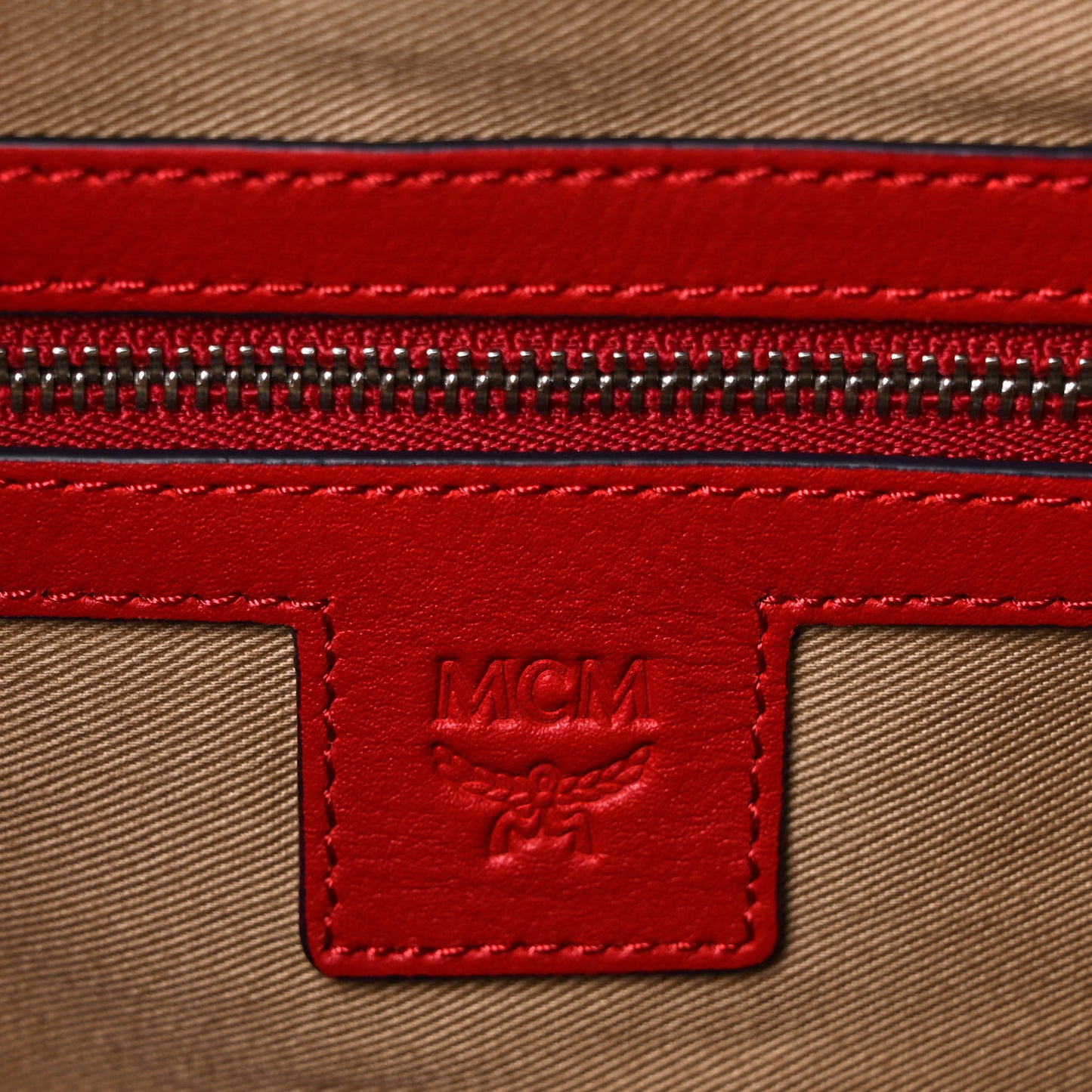 Visetos Medium Essential Boston Bag Red