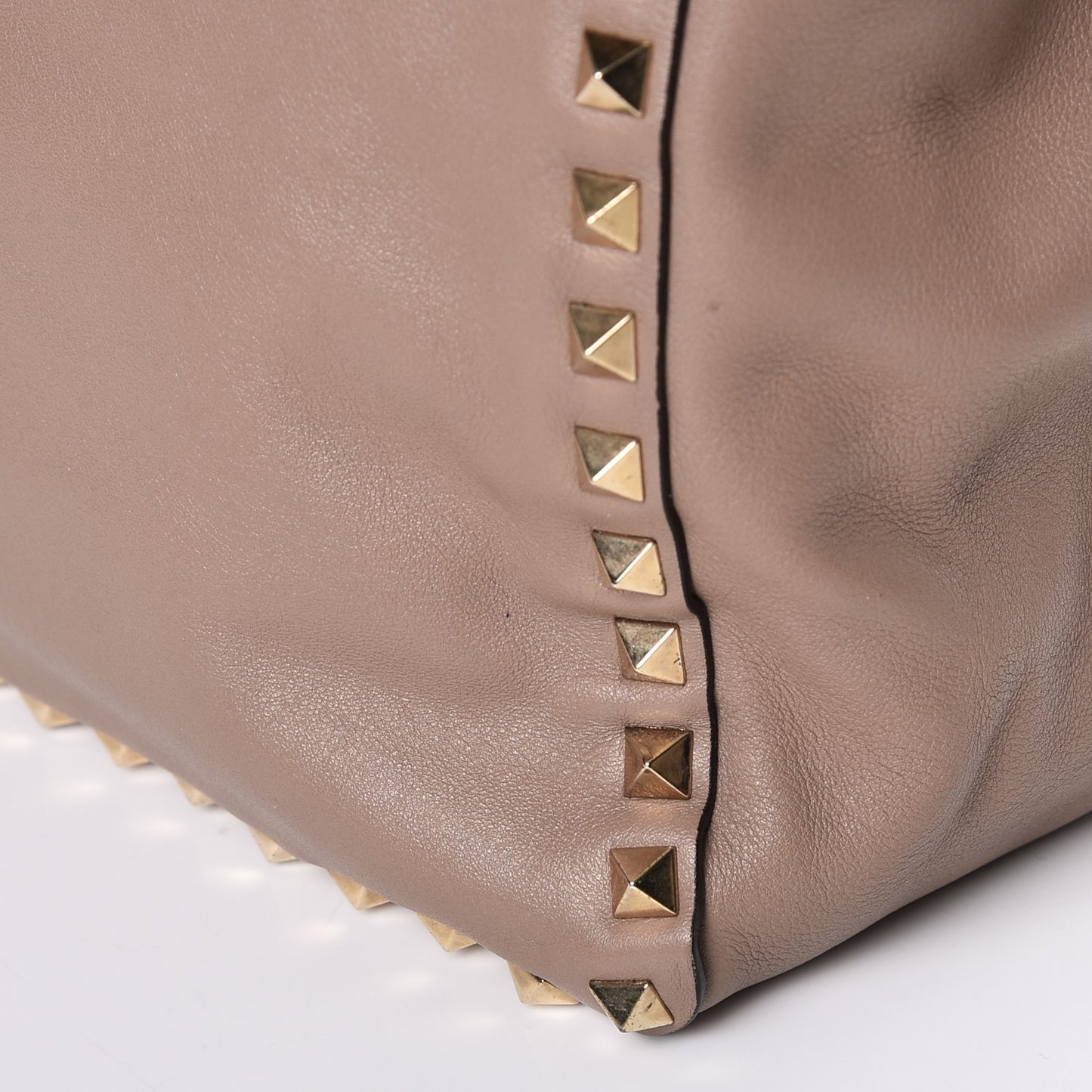 Nappa Rockstud Frame Handle Bag Poudre