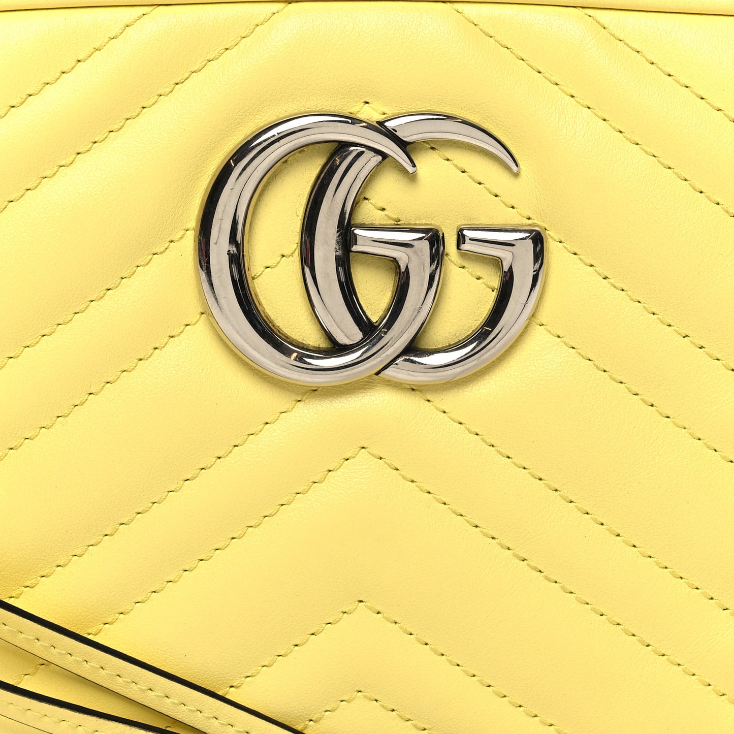 Calfskin Matelasse Small GG Marmont Chain Shoulder Bag Banana