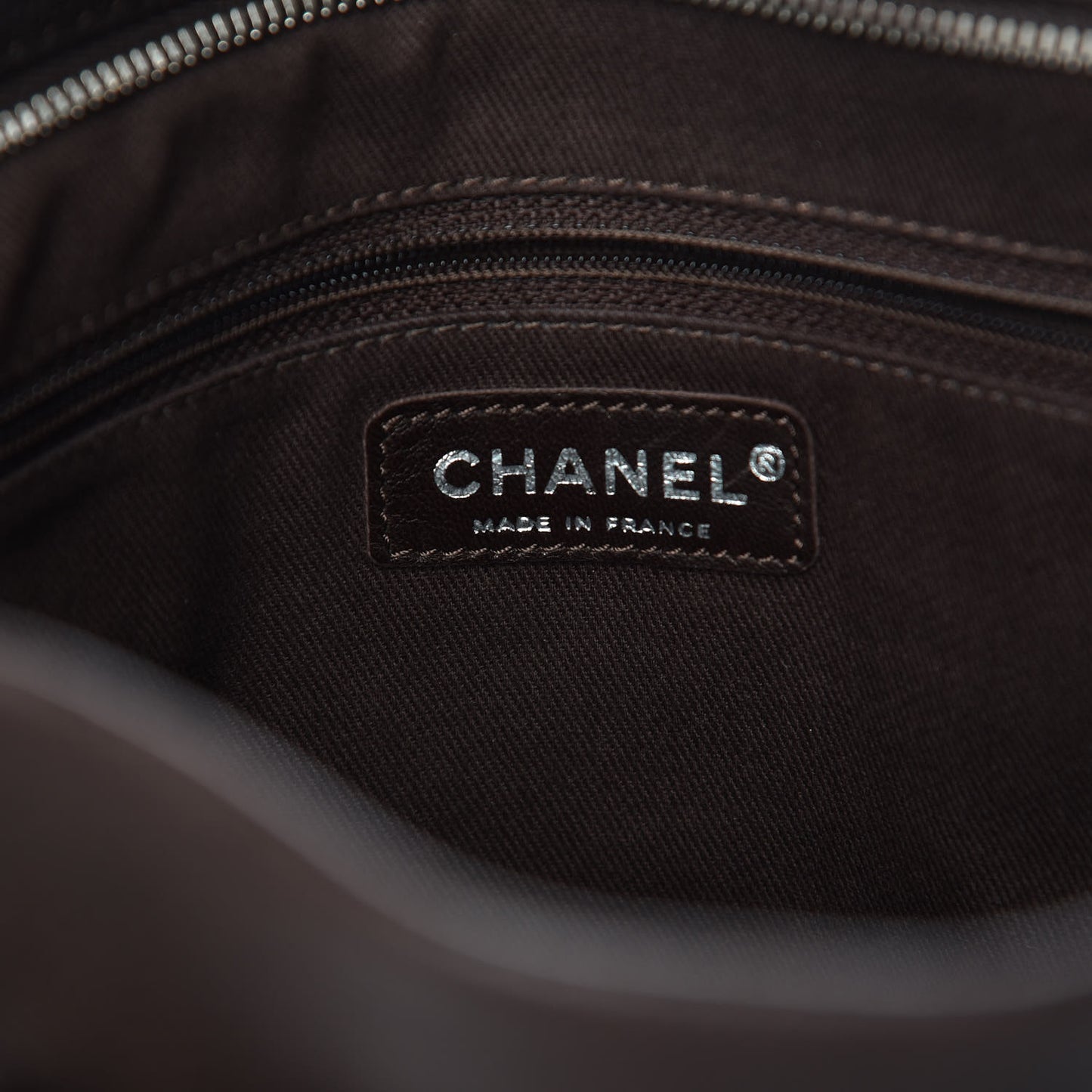 Caviar Large CC Tuck Tote Dark Brown