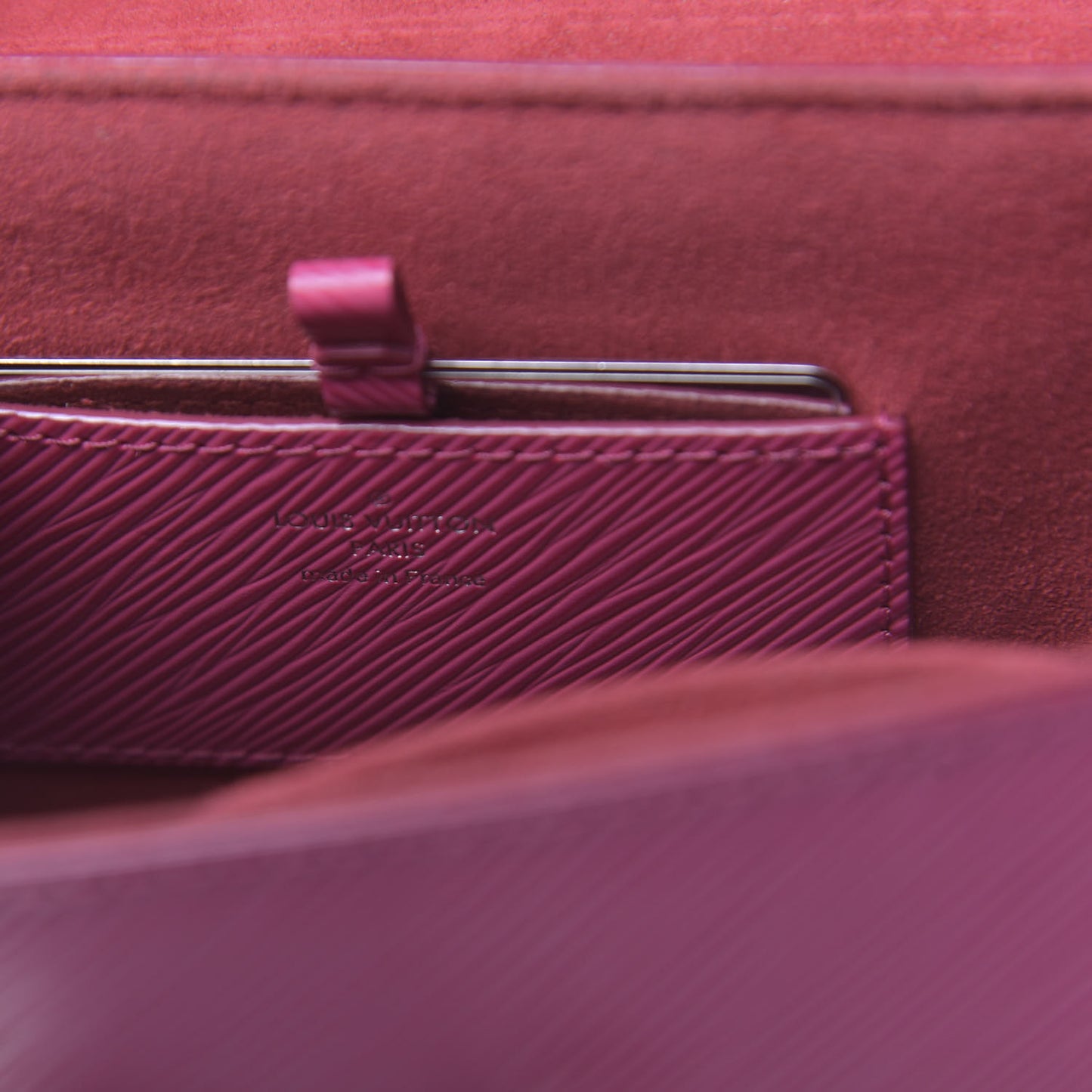 Epi Twist Shoulder Bag MM Fuchsia