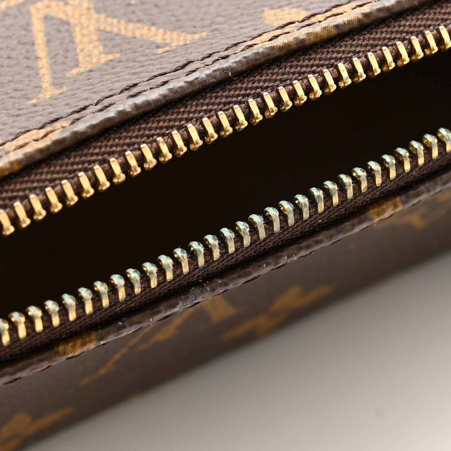 Louis Vuitton Monogram Trousse Ronde 20 Makeup Case 8 of 10