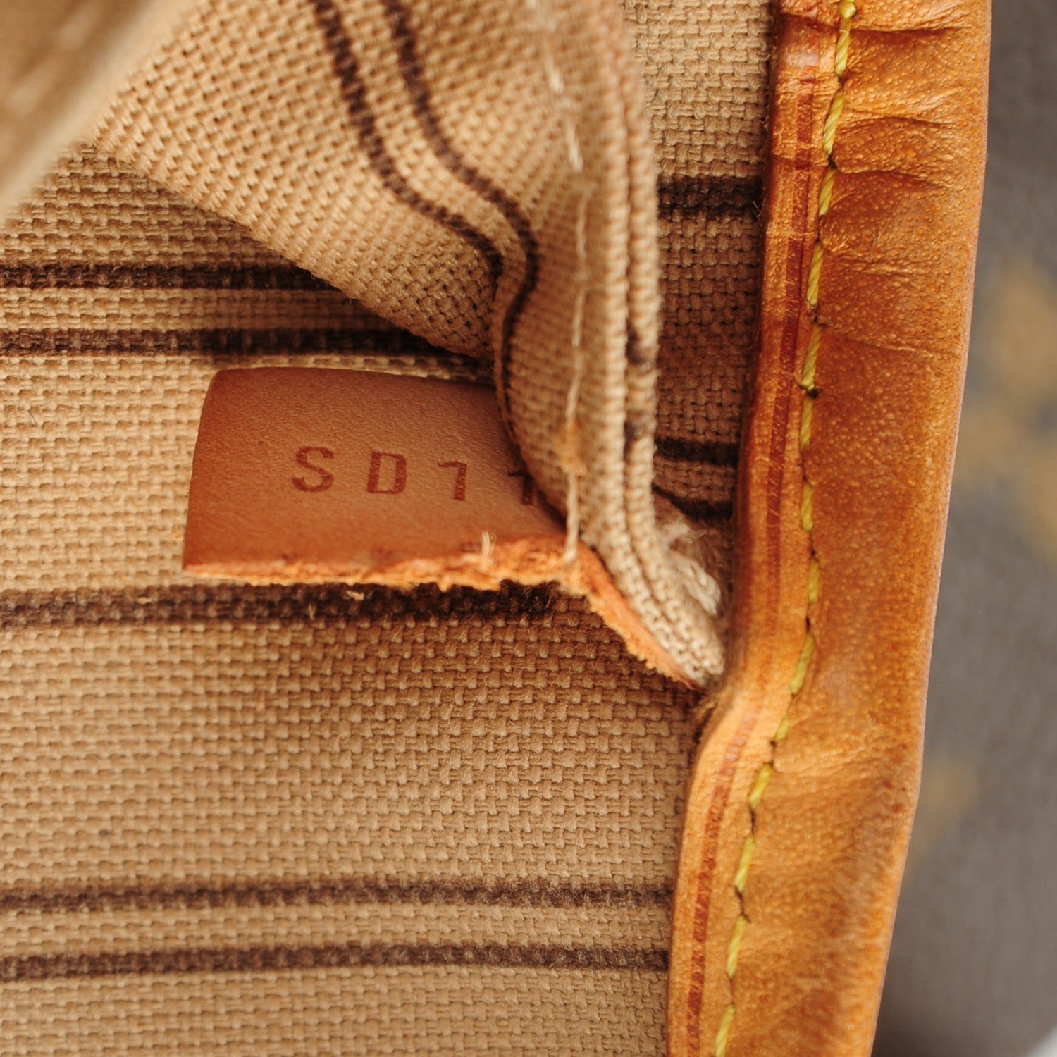 Louis Vuitton Monogram Neverfull MM 7 of 8