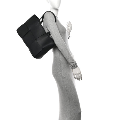 Bottega Veneta Grained Calfskin Maxi Intrecciato Arco Tote Black 2 of 12