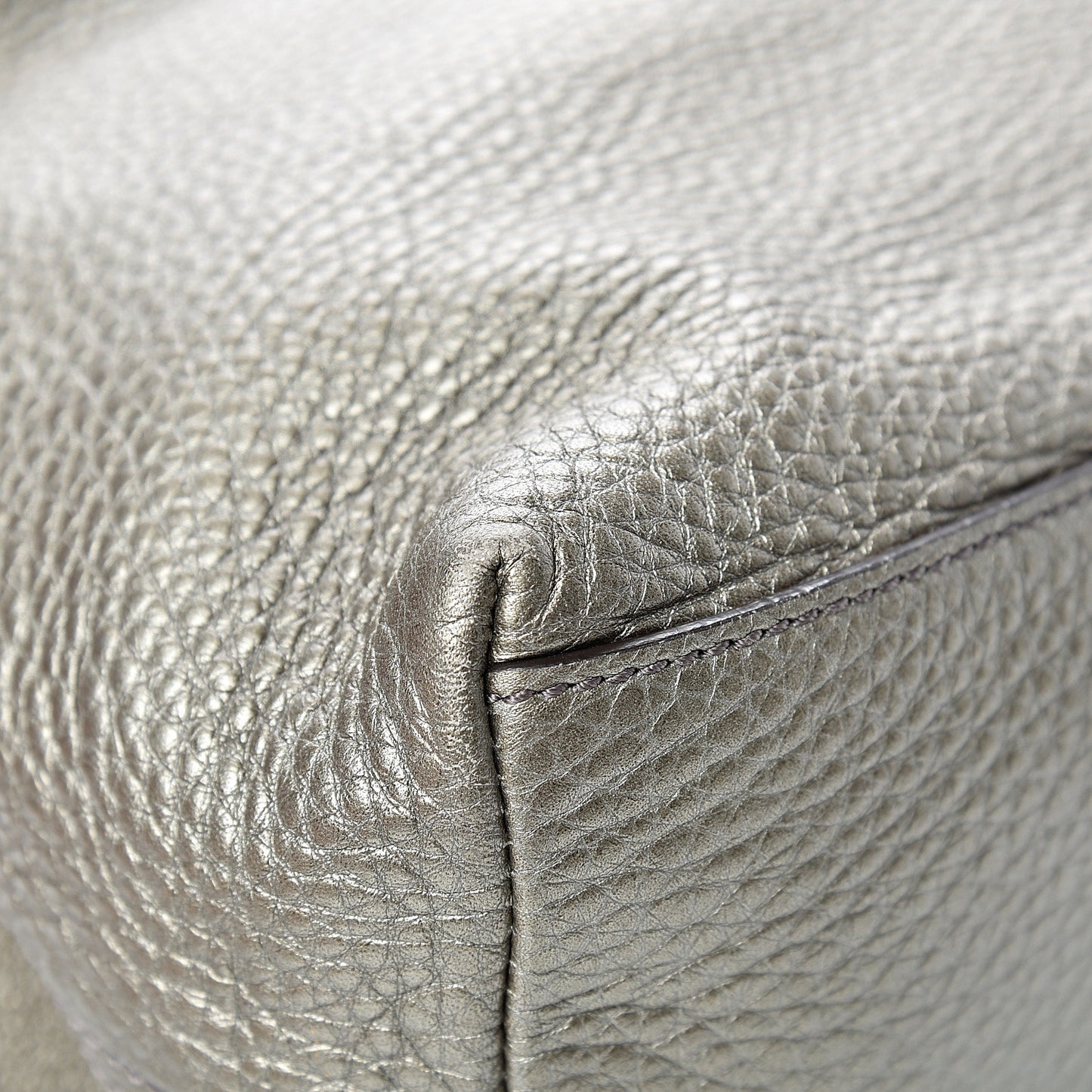 Metallic Pebbled Calfskin Medium Soho Chain Shoulder Bag Sasso