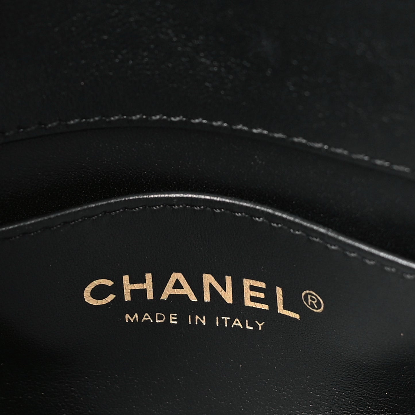 Shiny Lambskin Small Chain Is More Flap Black