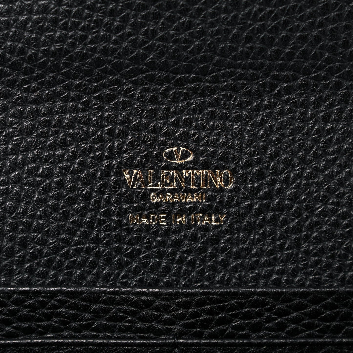Pebbled Calfskin Rockstud Flip Lock Wallet On Chain Black