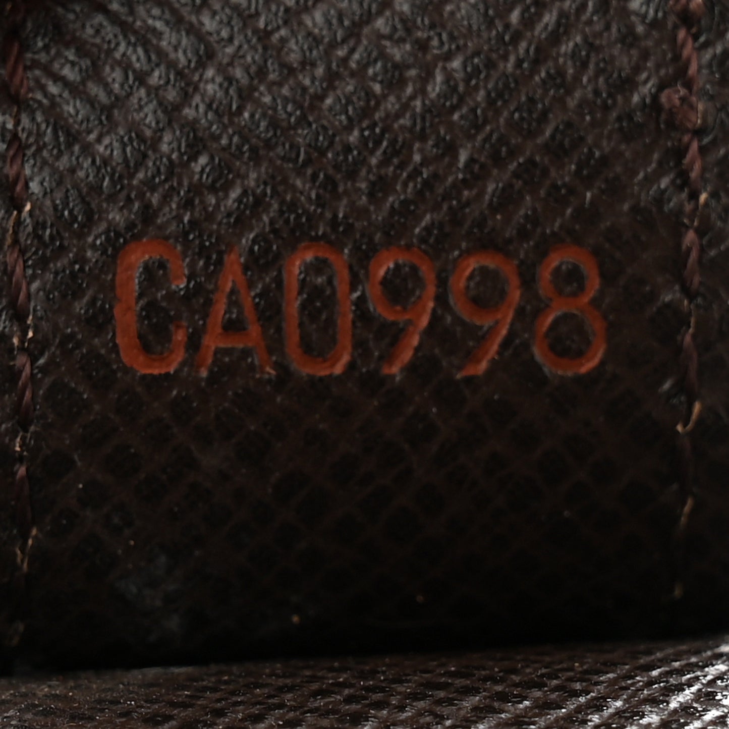 Damier Ebene Trousse Toilette 28
