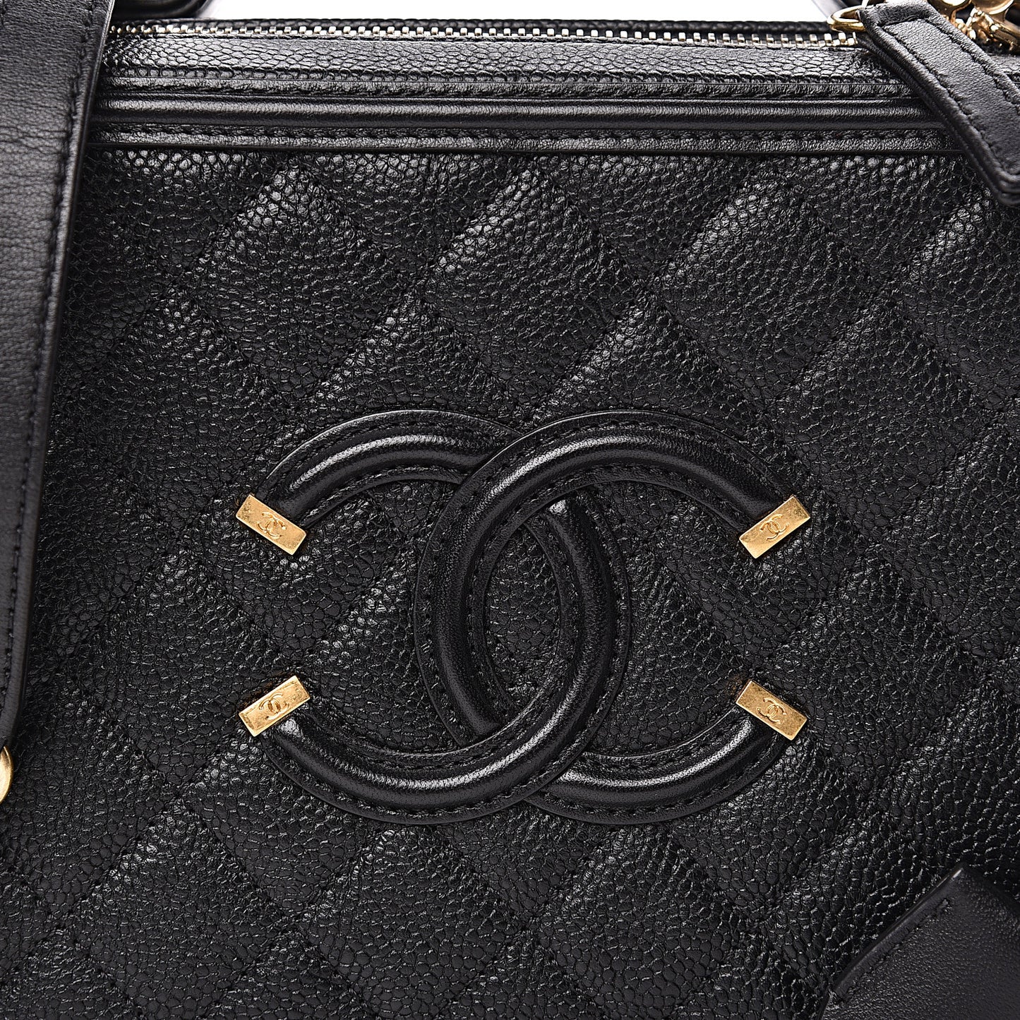 Caviar Quilted Medium CC Filigree Vanity Case Black