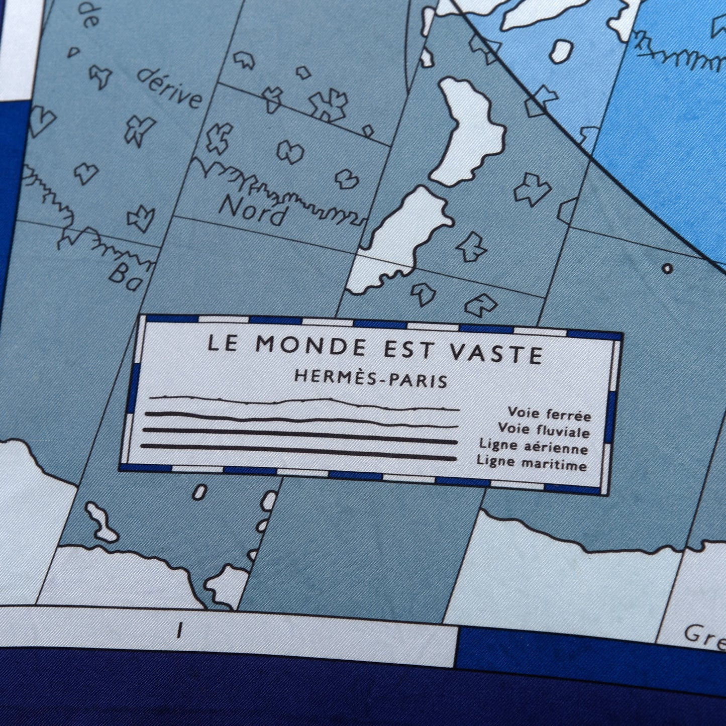 Silk Le Monde Est Vaste Scarf 90