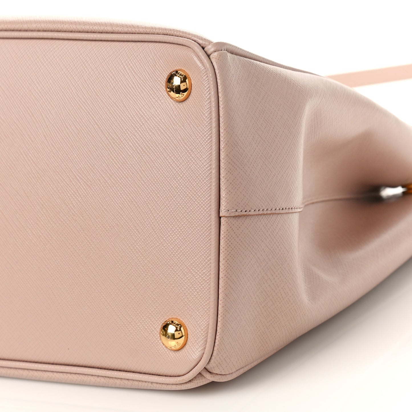 Saffiano Medium Galleria Double Zip Tote Cammeo