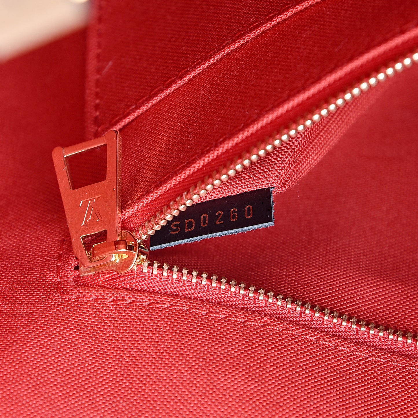 Reverse Monogram Giant Onthego MM