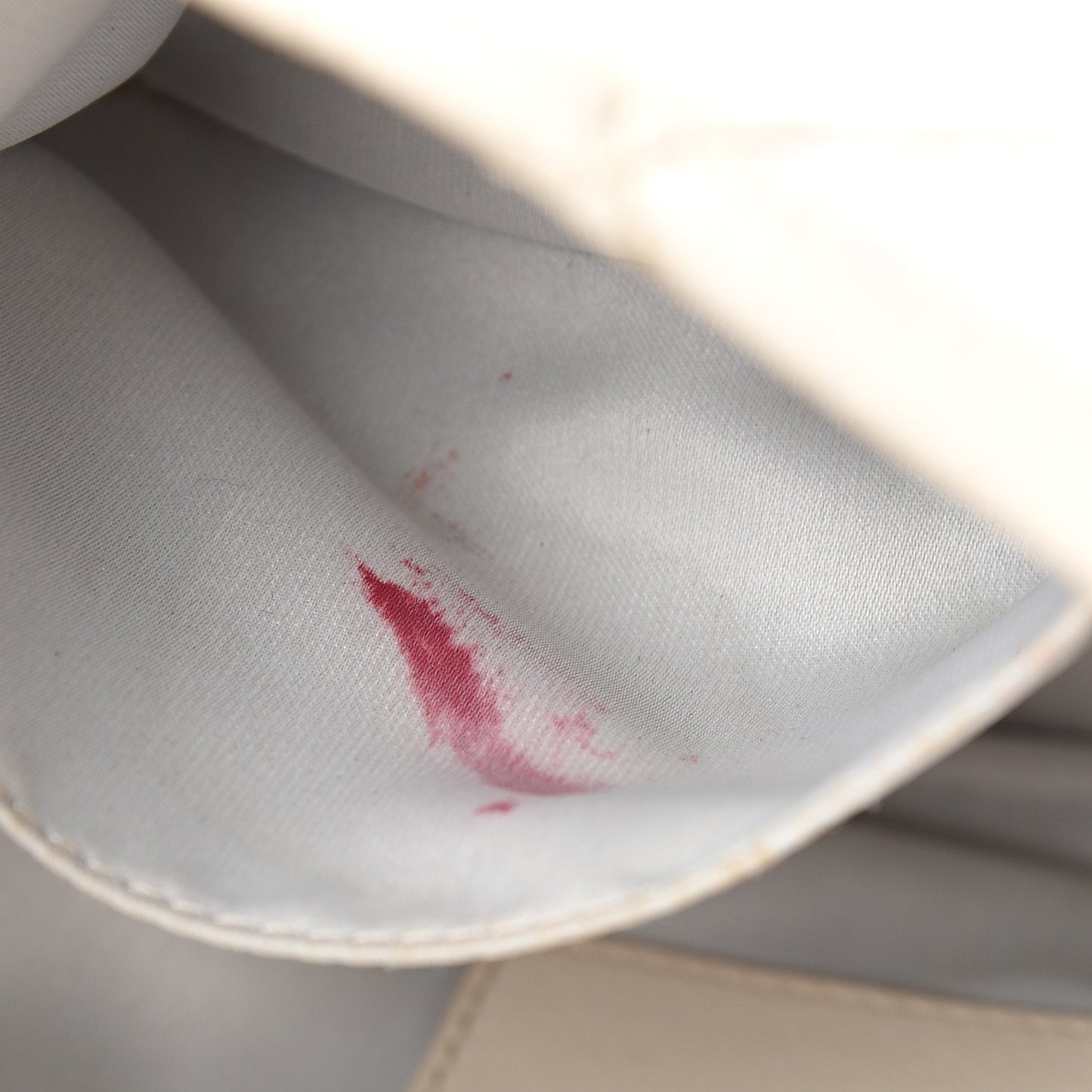 Glazed Calfskin Stitched On The Road Flap Ivory