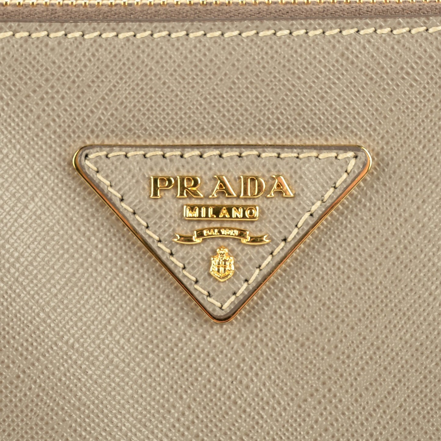 Saffiano Medium Galleria Double Zip Tote Argilla