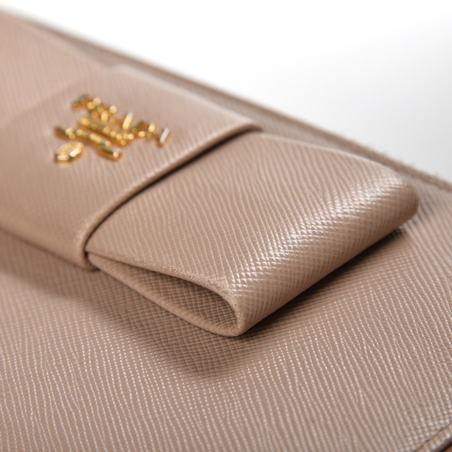 Saffiano Fiocco Bow Zip Around Wallet Cammeo