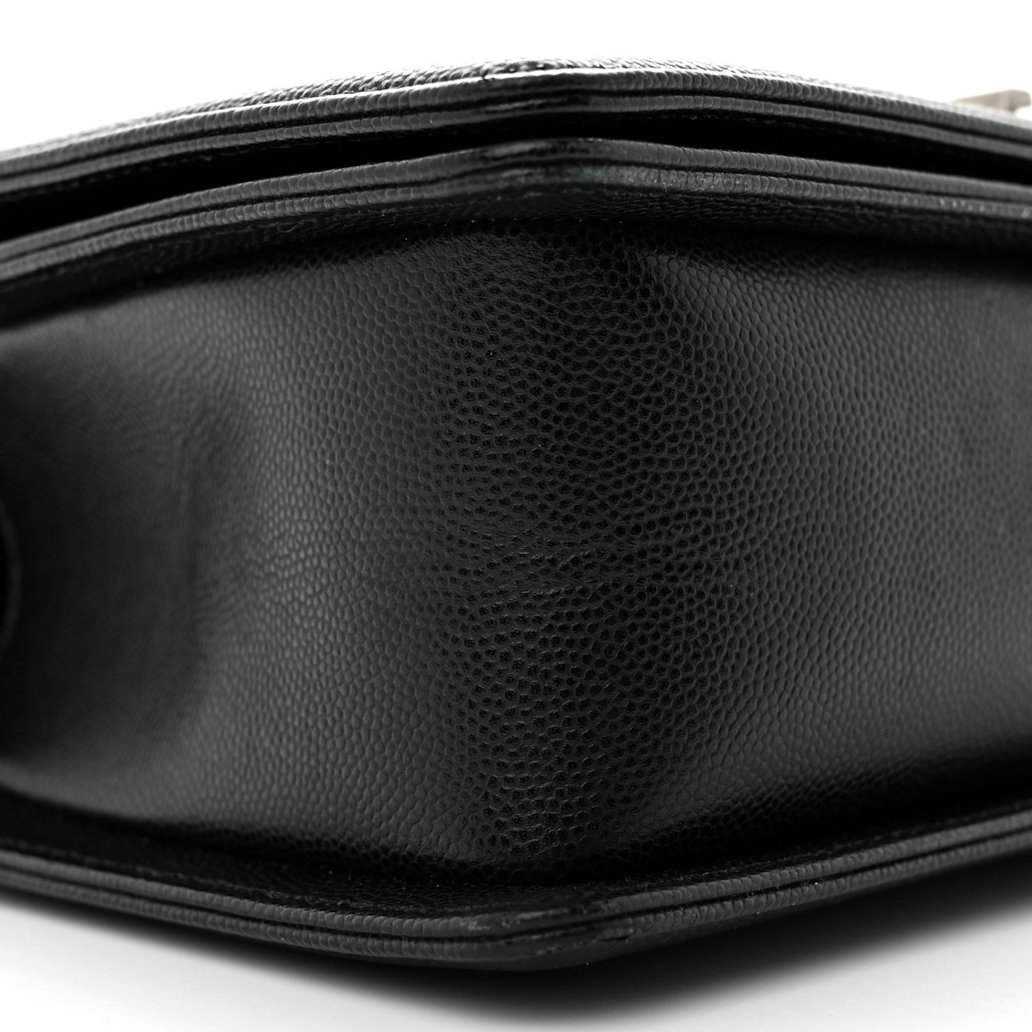 Caviar Quilted Medium Boy Flap Black