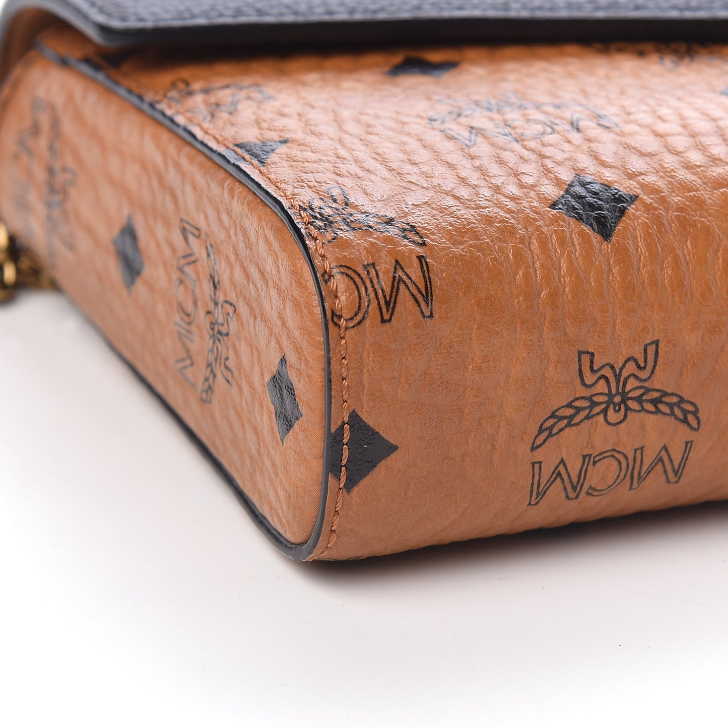 Visetos Calfskin Millie Wallet On Chain Cognac Black