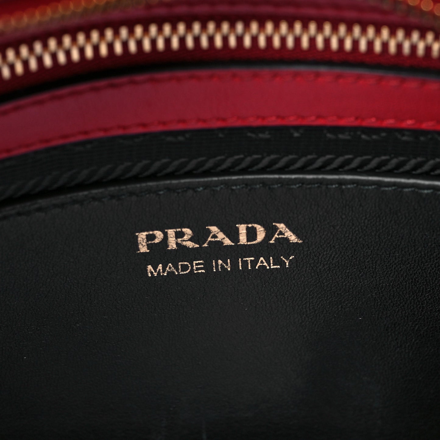 Saffiano City Calfskin Medium Esplanade Tote Rosso