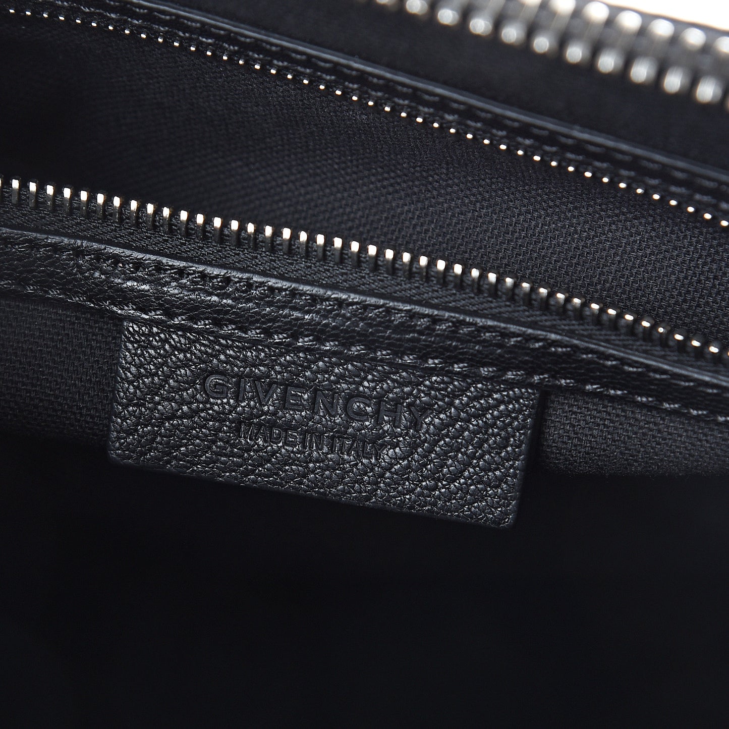 Sugar Goatskin Medium Antigona Black