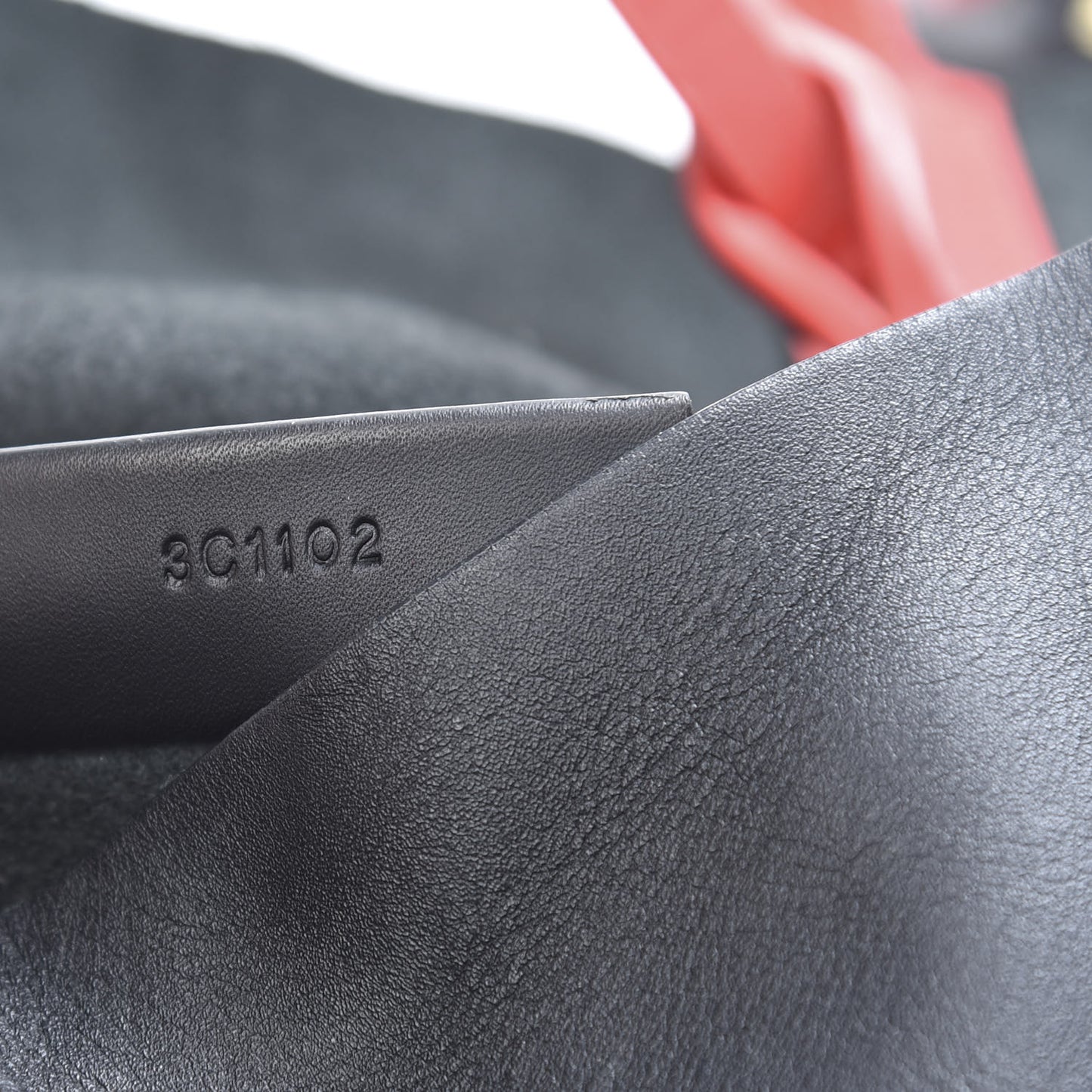 Calfskin Medium Antigona Tote Black Red