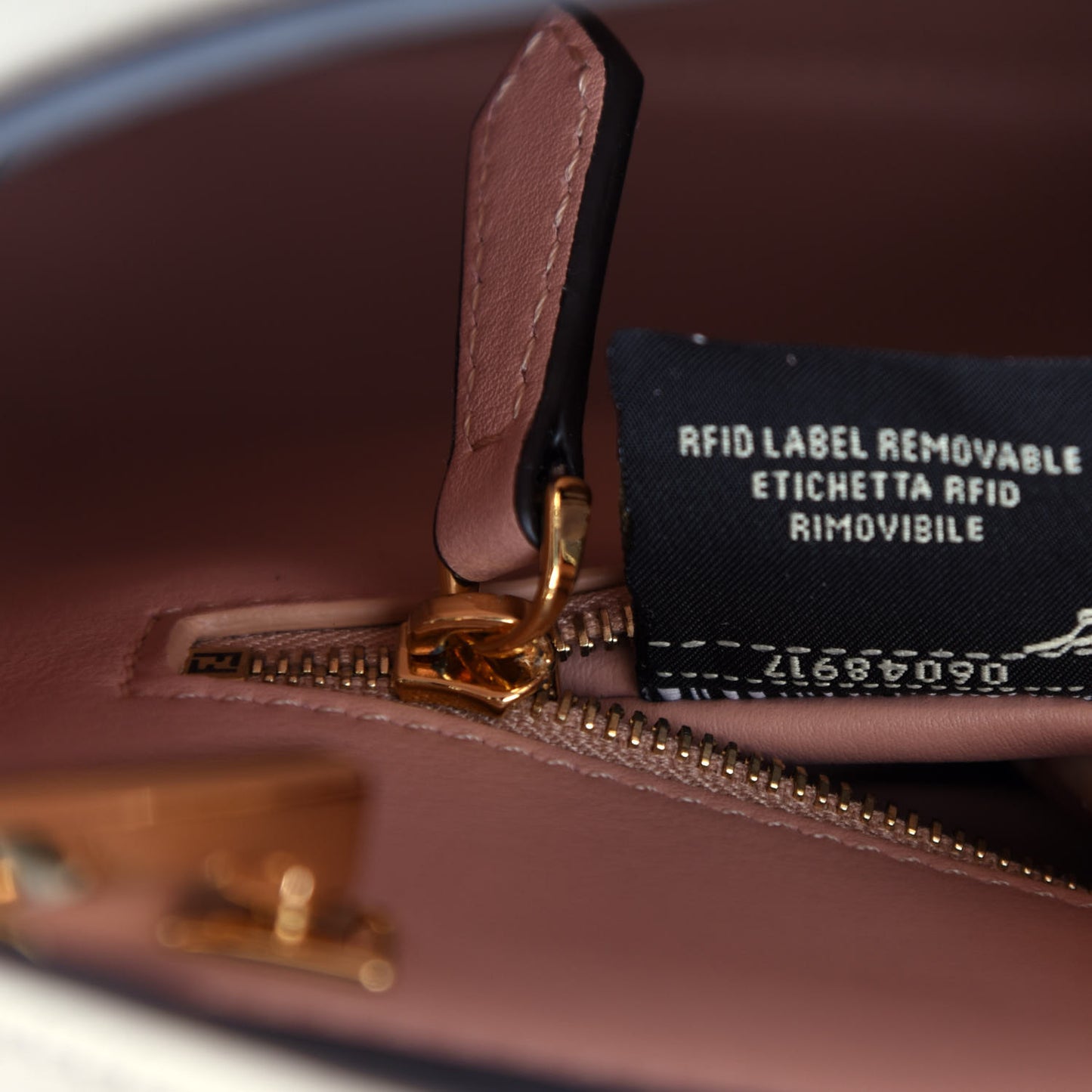 Vitello Tahiti Burro Medium Peekaboo Iconic Essentially Satchel Nuvola Rosa Bourbon