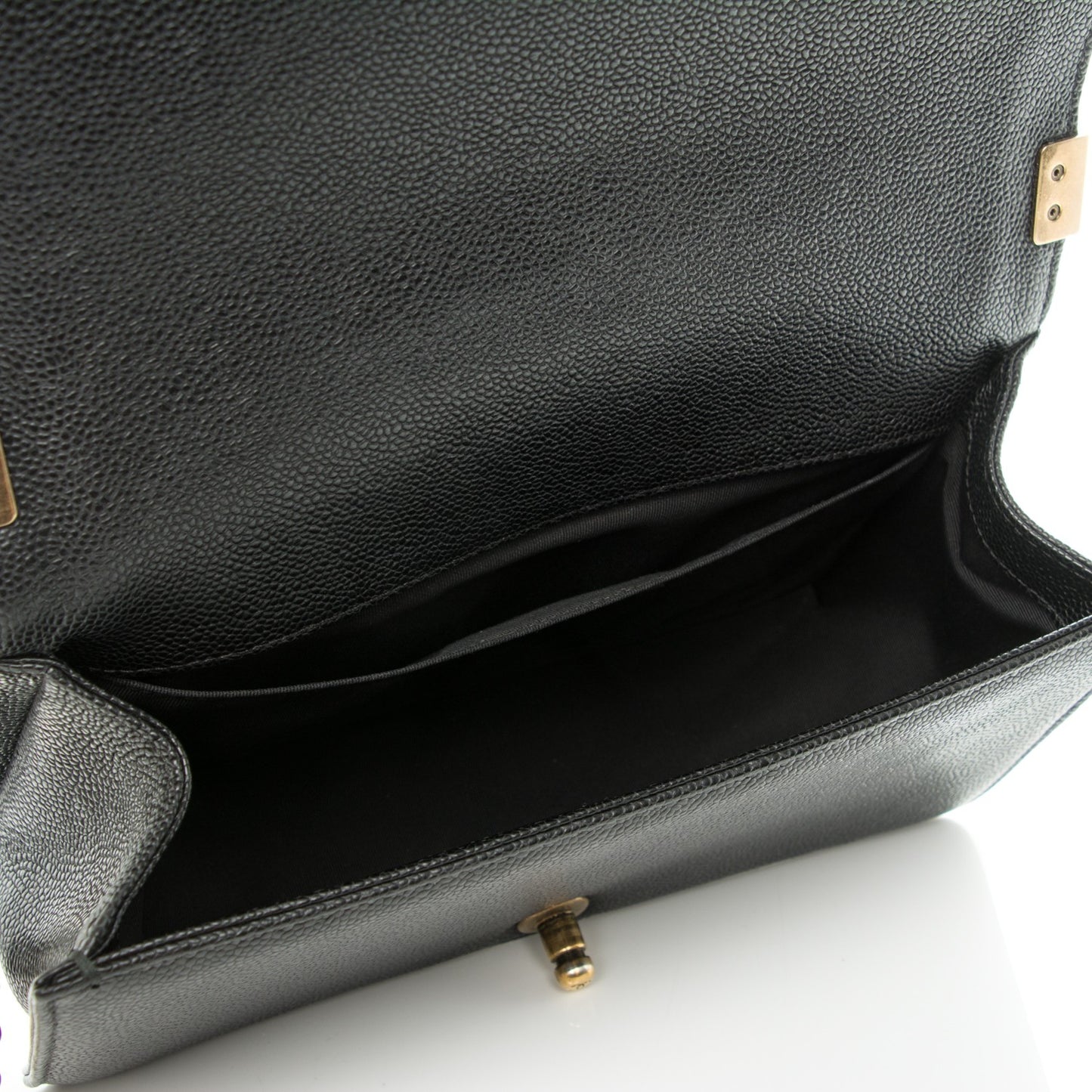 Caviar Quilted Medium Boy Flap Black