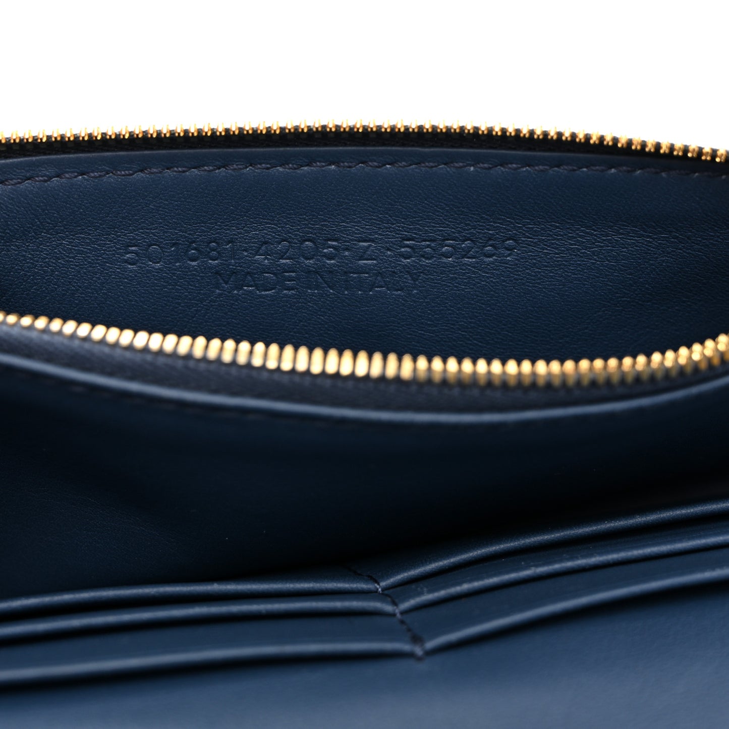 Calfskin Logo Matelasse BB Chain Wallet Bleu Tanzanite
