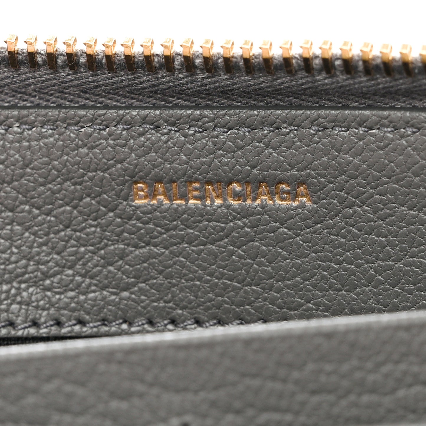 Chevre Gold Metallic Edge Hardware Zip Around Wallet Gris Acier