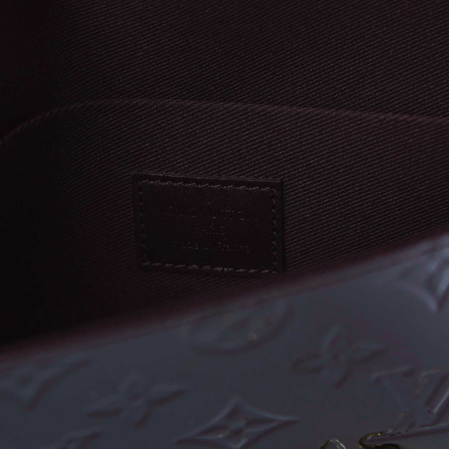Vernis Pochette Felicie Chain Wallet Amarante