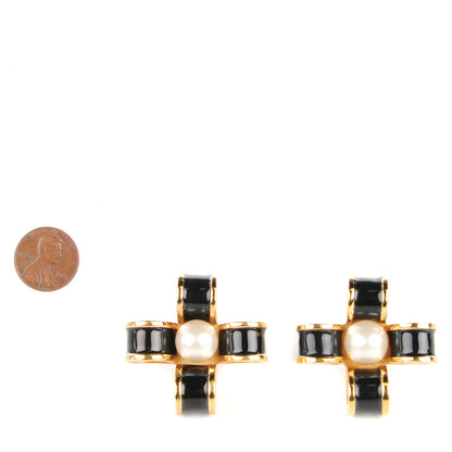 Chanel Onyx Pearl Ribbon Clip On Earrings Black Gold 2 of 4