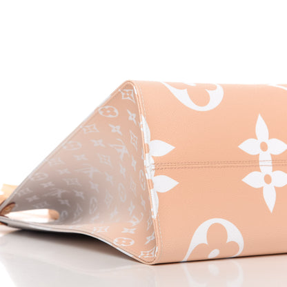 Louis Vuitton Monogram Giant By The Pool Onthego GM Brume 6 of 10